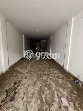 Area Ramai! Ruko Dijual di Gilingan untuk Bisnis Luas Bangunan 350m2 Area Ramai! Ruko Dijual di Gilingan untuk Bisnis Luas Bangunan 350m2