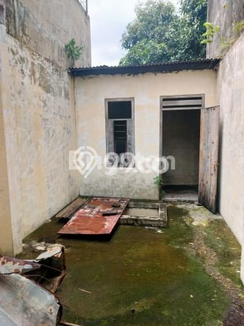 Area Ramai! Ruko Dijual di Jebres untuk Bisnis Luas Bangunan 140m2 Area Ramai! Ruko Dijual di Jebres untuk Bisnis Luas Bangunan 140m2