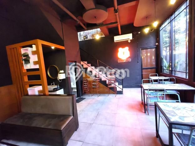 Ruko Dijual Lokasi Emas di Banyuanyar Luas 200m2 Ruko Dijual Lokasi Emas di Banyuanyar Luas 200m2