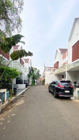 Disewakan Rumah Murah di Pejaten Jakarta Selatan dengan 4 Kamar Tidur Disewakan Rumah Murah di Pejaten Jakarta Selatan dengan 4 Kamar Tidur