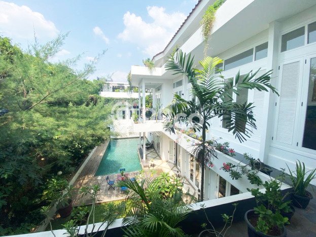 Rumah Elit LB 2000m2 Siap Pakai Desain Elegan di Kemanggisan, Jakarta Barat Rumah Elit LB 2000m2 Siap Pakai Desain Elegan di Kemanggisan, Jakarta Barat