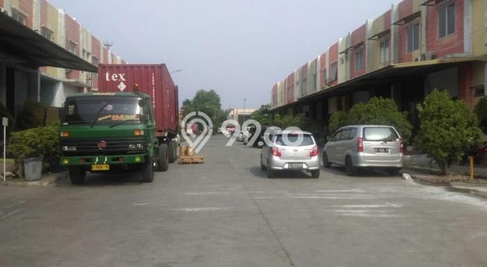Disewakan Gudang di Kawasan Ramai Daan Mogot Luas 270m2 Disewakan Gudang di Kawasan Ramai Daan Mogot Luas 270m2