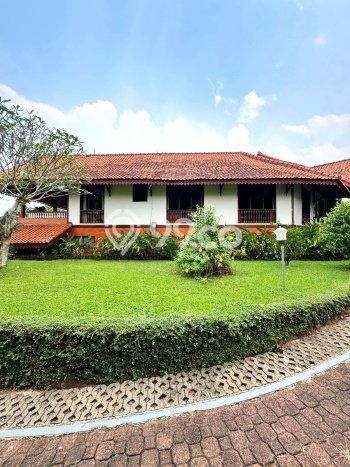 Rumah Mewah LB 602m2 Siap Pakai Desain Elegan di Cirendeu, Jakarta Selatan Rumah Mewah LB 602m2 Siap Pakai Desain Elegan di Cirendeu, Jakarta Selatan