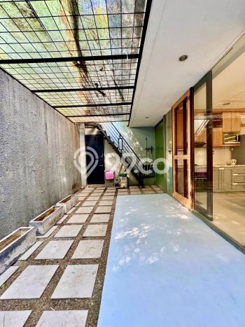Disewakan! Rumah 3 Kamar Tidur &
2 Kamar Mandi di Lebak Bulus, Jakarta Selatan Disewakan! Rumah 3 Kamar Tidur &
2 Kamar Mandi di Lebak Bulus, Jakarta Selatan