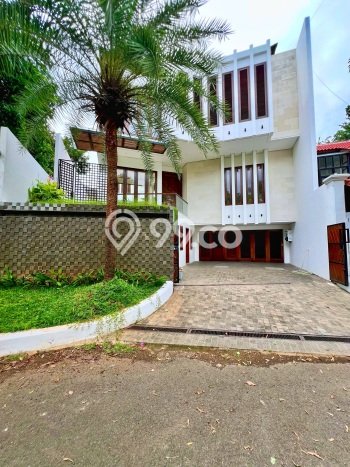 Rumah Luxury Modern Tanpa Renovasi di Pondok Indah Jakarta Selatan Rumah Luxury Modern Tanpa Renovasi di Pondok Indah Jakarta Selatan