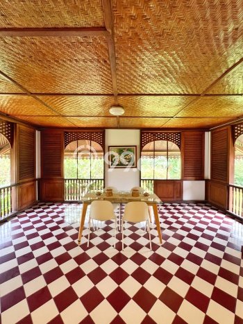 Rumah Mewah LB 602m2 Siap Pakai Desain Elegan di Cirendeu, Jakarta Selatan Rumah Mewah LB 602m2 Siap Pakai Desain Elegan di Cirendeu, Jakarta Selatan