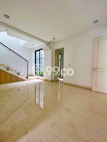 Hunian Minimalis dengan LT 300m2 & LB 700m2 Disewakan di Senopati Hunian Minimalis dengan LT 300m2 & LB 700m2 Disewakan di Senopati