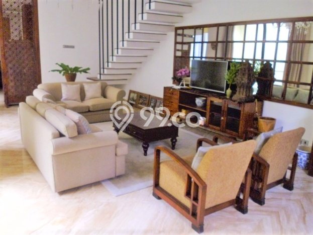Hunian Ideal dengan LT 220m2 & LB 380m2 Disewakan di Kemang Hunian Ideal dengan LT 220m2 & LB 380m2 Disewakan di Kemang