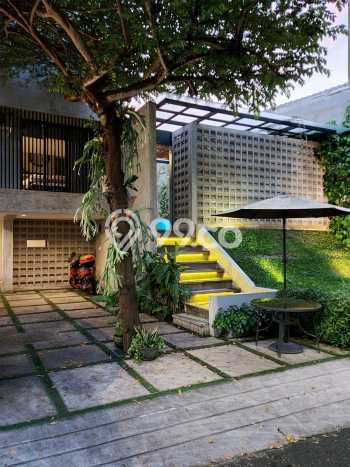 Rumah Luxury Modern Siap Huni di Senopati Jakarta Selatan Rumah Luxury Modern Siap Huni di Senopati Jakarta Selatan