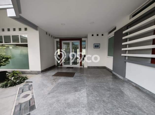 Siap Huni Rumah Mewah 6 Kamar di Kebayoran Baru Dekat ke Mana Pun Siap Huni Rumah Mewah 6 Kamar di Kebayoran Baru Dekat ke Mana Pun