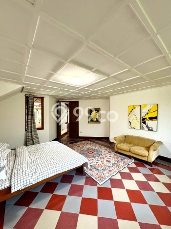 Rumah Mewah LB 602m2 Siap Pakai Desain Elegan di Cirendeu, Jakarta Selatan Rumah Mewah LB 602m2 Siap Pakai Desain Elegan di Cirendeu, Jakarta Selatan