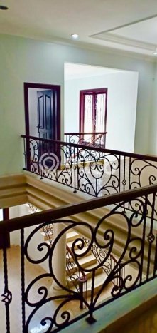 Disewakan Rumah Strategis LT 350m2 / LB 400m2 di Senopati, Jakarta Selatan Disewakan Rumah Strategis LT 350m2 / LB 400m2 di Senopati, Jakarta Selatan