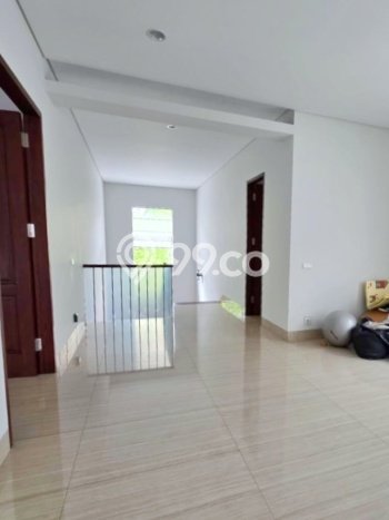 Disewakan Rumah Murah di Senopati Jakarta Selatan Punya 4 Kamar Tidur Disewakan Rumah Murah di Senopati Jakarta Selatan Punya 4 Kamar Tidur
