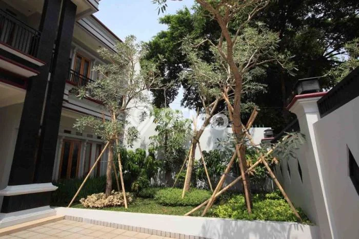 Siap Huni Rumah Mewah 7 Kamar di Kebon Jeruk Dekat ke Mana Pun Siap Huni Rumah Mewah 7 Kamar di Kebon Jeruk Dekat ke Mana Pun