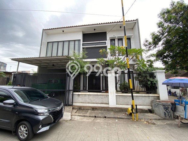Rumah Strategis Modern Lb 300m2 di Pamulang, Tangerang Selatan Rumah Strategis Modern Lb 300m2 di Pamulang, Tangerang Selatan