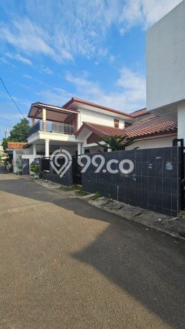 Rumah Modern 4 Kamar LT 299m2 di Petukangan Rumah Modern 4 Kamar LT 299m2 di Petukangan