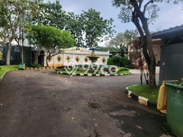Unit Komersial Dijual di Jakarta Selatan LT 6135m2 & LB 3730m2 Unit Komersial Dijual di Jakarta Selatan LT 6135m2 & LB 3730m2