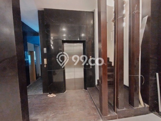 Ready to Use! Luxury House LT 326m2 Desain Elegan di Kemang Ready to Use! Luxury House LT 326m2 Desain Elegan di Kemang