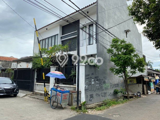Rumah Strategis Modern Lb 300m2 di Pamulang, Tangerang Selatan Rumah Strategis Modern Lb 300m2 di Pamulang, Tangerang Selatan