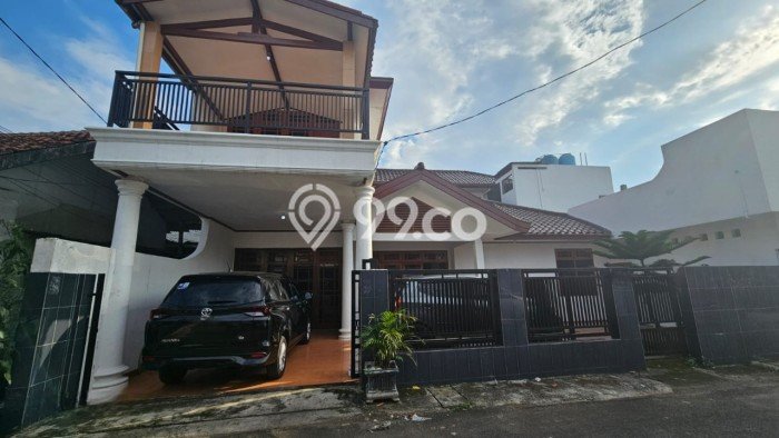 Rumah Modern 4 Kamar LT 299m2 di Petukangan Rumah Modern 4 Kamar LT 299m2 di Petukangan