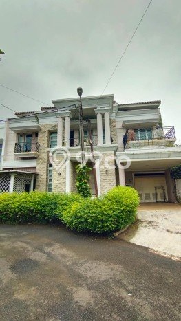 Rumah Mewah LB 200m2 Siap Huni Desain Elegan di Graha Raya, Tangerang Selatan Rumah Mewah LB 200m2 Siap Huni Desain Elegan di Graha Raya, Tangerang Selatan