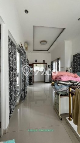 Rumah Elit LB 250m2 Siap Pakai Desain Elegan di Kota Wisata, Bogor Rumah Elit LB 250m2 Siap Pakai Desain Elegan di Kota Wisata, Bogor