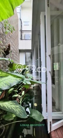 Hunian Elit LB 400m2 Siap Huni Desain Elegan di Legenda Wisata, Jakarta Timur Hunian Elit LB 400m2 Siap Huni Desain Elegan di Legenda Wisata, Jakarta Timur
