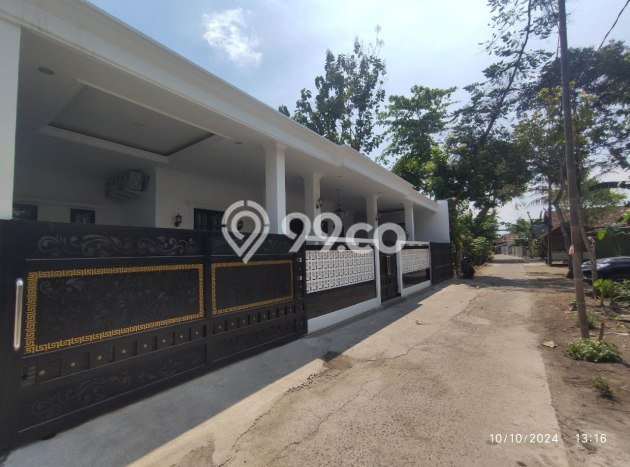 Rumah Strategis Modern Lb 200m2 di Seyegan, Sleman Rumah Strategis Modern Lb 200m2 di Seyegan, Sleman