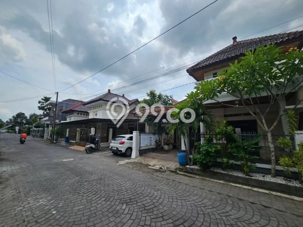 Rumah Modern 4 Kamar LT 200m2 di Maguwoharjo Rumah Modern 4 Kamar LT 200m2 di Maguwoharjo