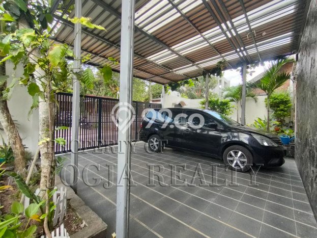 Bisa KPR! Rumah Strategis area Ngaglik, LT 254m2m² Bangunan 200m2m² Bisa KPR! Rumah Strategis area Ngaglik, LT 254m2m² Bangunan 200m2m²