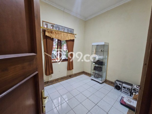 Rumah Modern 4 Kamar LT 200m2 di Maguwoharjo Rumah Modern 4 Kamar LT 200m2 di Maguwoharjo