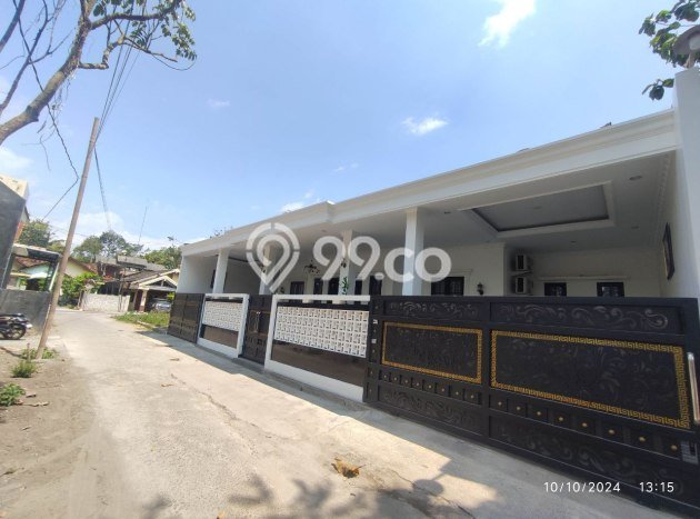 Rumah Strategis Modern Lb 200m2 di Seyegan, Sleman Rumah Strategis Modern Lb 200m2 di Seyegan, Sleman