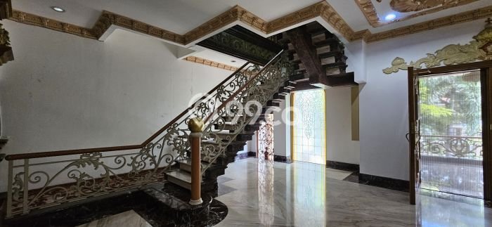 Hunian Eksklusif Siap Huni LT 490m2 di Kembangan, Jakarta Barat Hunian Eksklusif Siap Huni LT 490m2 di Kembangan, Jakarta Barat