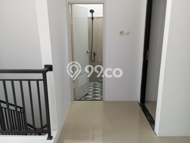Dijual Rumah Eksklusif 4 KT di Kalisari, Jakarta Timur Dijual Rumah Eksklusif 4 KT di Kalisari, Jakarta Timur