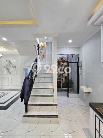 Rumah Modern Cantik 4 Kamar Siap Huni di Jagakarsa Rumah Modern Cantik 4 Kamar Siap Huni di Jagakarsa