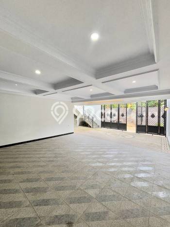 Ready to Use! Luxury House LT 128m2 Desain Elegan di Kebagusan Ready to Use! Luxury House LT 128m2 Desain Elegan di Kebagusan
