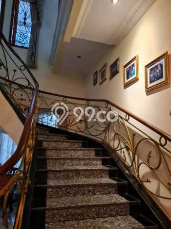 Rumah Luxury Modern Tanpa Renovasi di Rawamangun Jakarta Timur Rumah Luxury Modern Tanpa Renovasi di Rawamangun Jakarta Timur