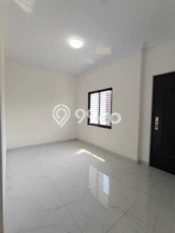 Rumah Disewakan 2 Lantai Semi Furnished di Rawamangun, Jakarta Timur Rumah Disewakan 2 Lantai Semi Furnished di Rawamangun, Jakarta Timur