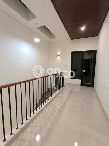 Rumah Elit Modern Siap Huni di Rawamangun Jakarta Timur Rumah Elit Modern Siap Huni di Rawamangun Jakarta Timur