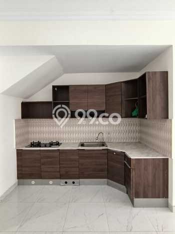 Rumah Disewakan 2 Lantai Semi Furnished di Rawamangun, Jakarta Timur Rumah Disewakan 2 Lantai Semi Furnished di Rawamangun, Jakarta Timur