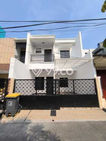 Rumah Disewakan 2 Lantai Semi Furnished di Rawamangun, Jakarta Timur Rumah Disewakan 2 Lantai Semi Furnished di Rawamangun, Jakarta Timur