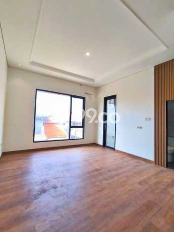 Rumah Elit Modern Tanpa Renovasi di Rawamangun Jakarta Timur Rumah Elit Modern Tanpa Renovasi di Rawamangun Jakarta Timur