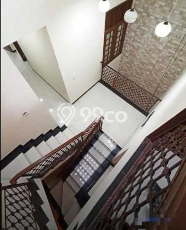 Rumah Mewah LB 260m2 Siap Huni Desain Elegan di Pondok Kelapa, Jakarta Timur Rumah Mewah LB 260m2 Siap Huni Desain Elegan di Pondok Kelapa, Jakarta Timur