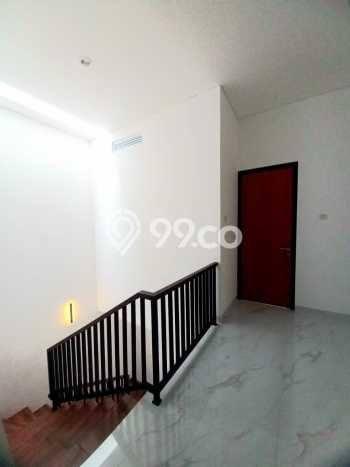 For Sale! Luxury House LT 120m2 Desain Elegan di Pondok Kelapa For Sale! Luxury House LT 120m2 Desain Elegan di Pondok Kelapa