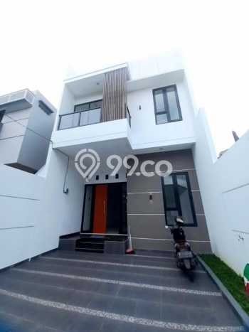 For Sale! Luxury House LT 120m2 Desain Elegan di Pondok Kelapa For Sale! Luxury House LT 120m2 Desain Elegan di Pondok Kelapa