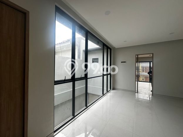 For Sale! Luxury House LT 192m2 Desain Modern di Pondok Kelapa For Sale! Luxury House LT 192m2 Desain Modern di Pondok Kelapa
