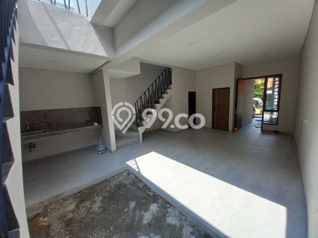 Rumah Luas Asri 4 KT Siap Pakai di Rawamangun Jakarta Timur Rumah Luas Asri 4 KT Siap Pakai di Rawamangun Jakarta Timur