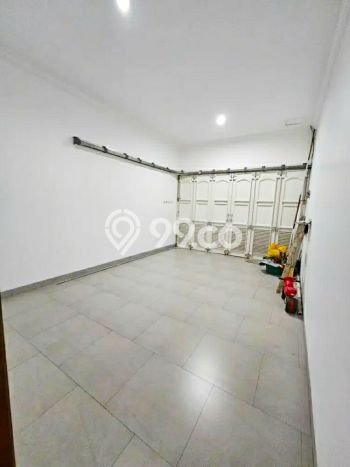 Dijual Rumah Luas Elegan Dengan View Eksklusif di Klender, Jakarta Timur Dijual Rumah Luas Elegan Dengan View Eksklusif di Klender, Jakarta Timur