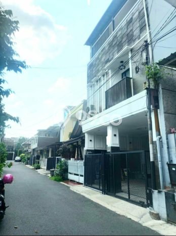 Dijual Rumah Mewah Megah Dengan View Eksklusif di Buaran, Jakarta Timur Dijual Rumah Mewah Megah Dengan View Eksklusif di Buaran, Jakarta Timur