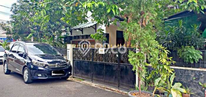 For Sale! Luxury House LT 173m2 Desain Modern di Rawamangun For Sale! Luxury House LT 173m2 Desain Modern di Rawamangun